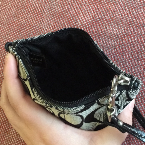 🎁Coach Wristlet - Great Gift Idea 🎁 - Picture 6 of 8